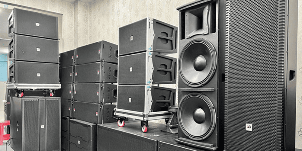 Loa array bass 40 thường được sử dụng nhiều trong các sân khấu biểu diễn và sự kiện ngoài trời