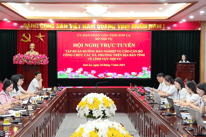 Có nên đầu tư hệ thống phòng họp trực tuyến cho Xã Phường không?