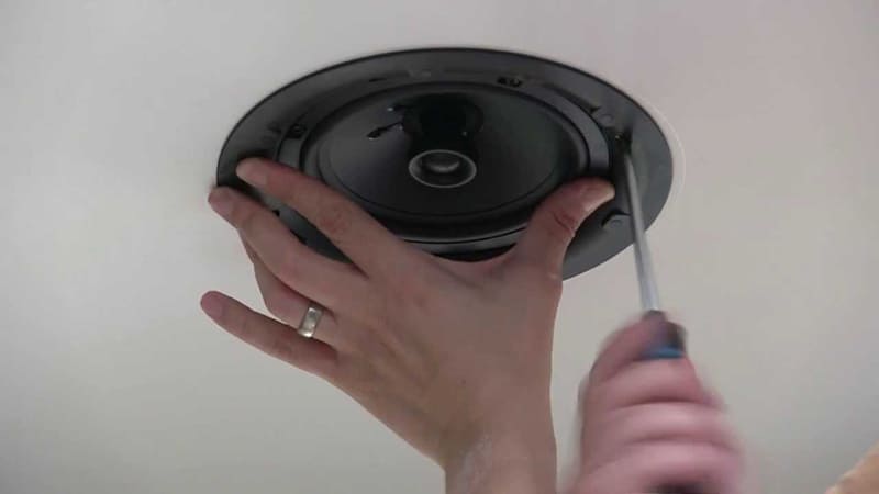 Nên lắp loa âm trần trước hay sau nội thất?