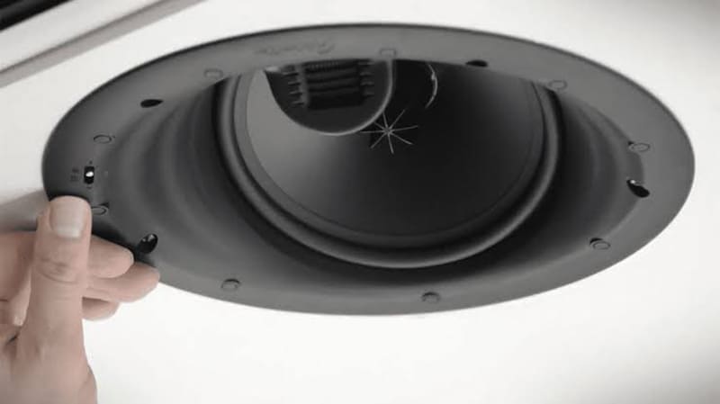 Nên lắp loa âm trần trước hay sau nội thất?