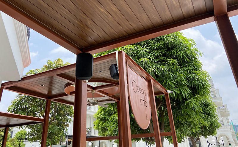 Cách bố trí loa cho quán cafe để âm thanh phủ đều, dễ chịu