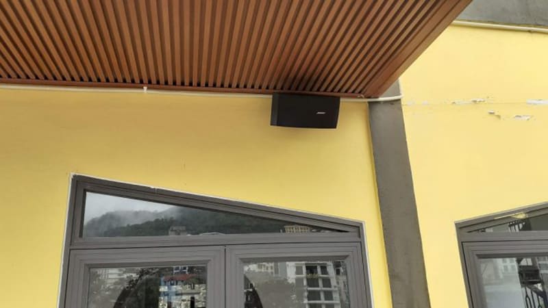 Cách bố trí loa cho quán cafe để âm thanh phủ đều, dễ chịu