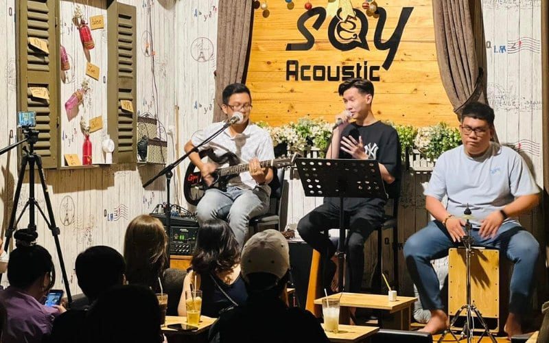 Cách chống hú micro cho quán cafe acoustic hiệu quả Cách chống hú micro cho quán cafe acoustic hiệu quả