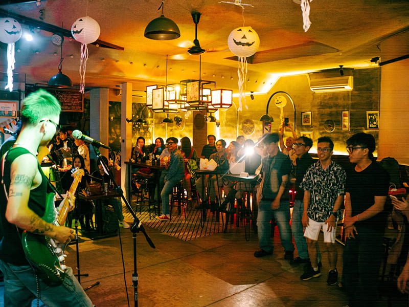 Cách chống hú micro cho quán cafe acoustic hiệu quả Cách chống hú micro cho quán cafe acoustic hiệu quả