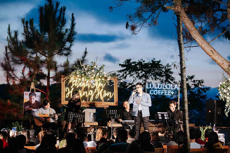 Cách chống hú micro cho quán cafe acoustic hiệu quả Cách chống hú micro cho quán cafe acoustic hiệu quả