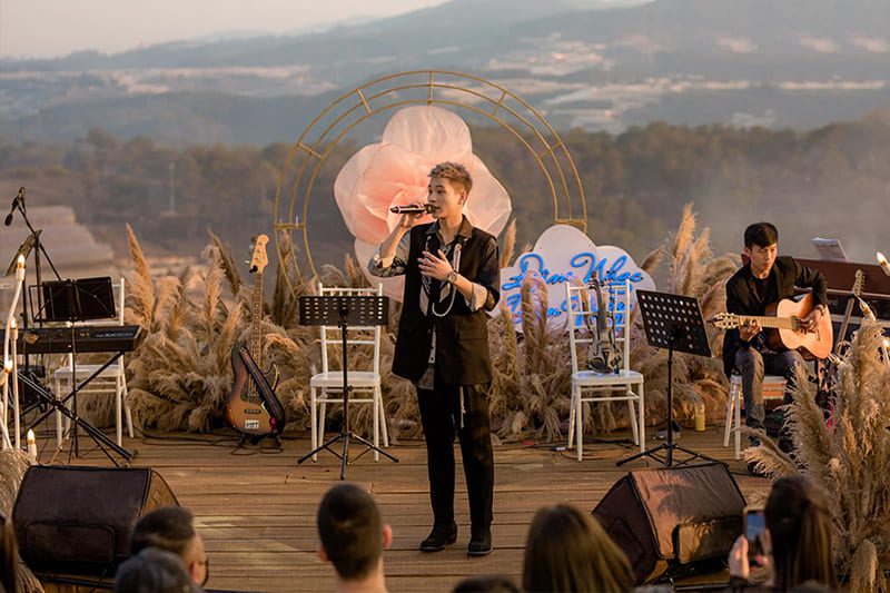 Cách chống hú micro cho quán cafe acoustic hiệu quả Cách chống hú micro cho quán cafe acoustic hiệu quả