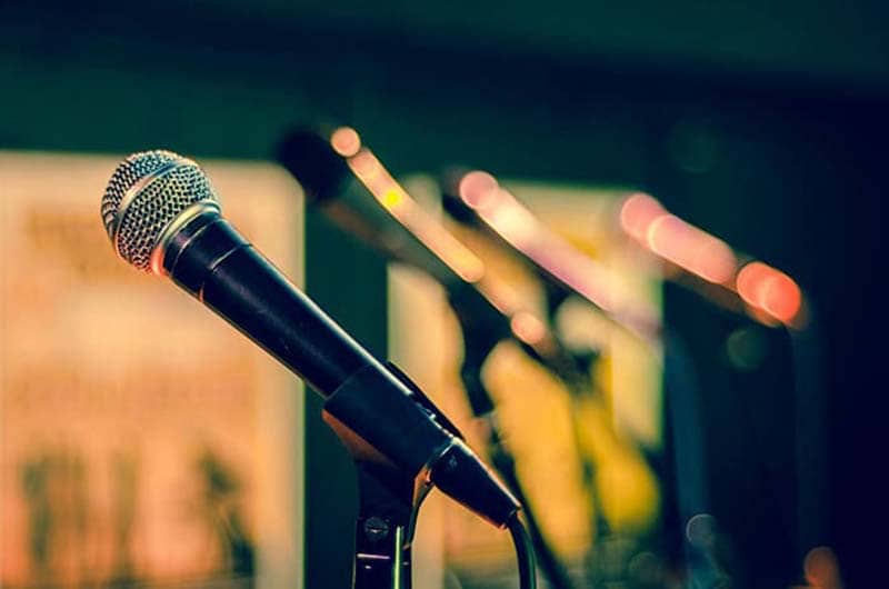 Micro nào phù hợp cho biểu diễn sân khấu Micro nào phù hợp cho biểu diễn sân khấu