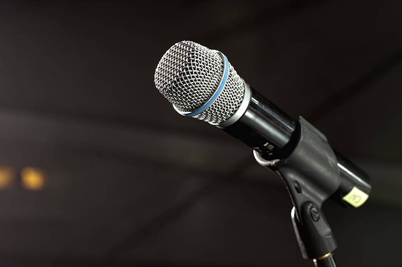 Các loại micro phổ biến trong hội trường và sân khấu Các loại micro phổ biến trong hội trường và sân khấu